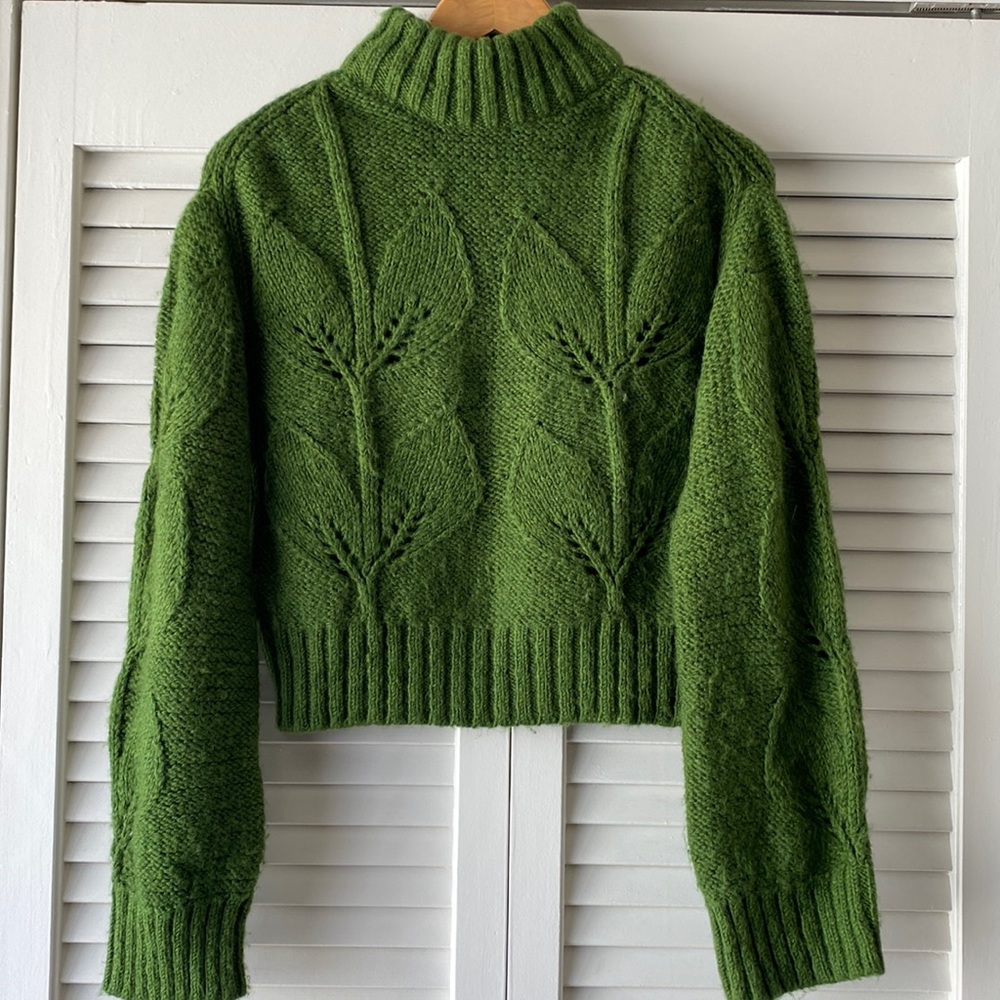 Urban outfitters green knit sweater. So cute and cozy. Size small